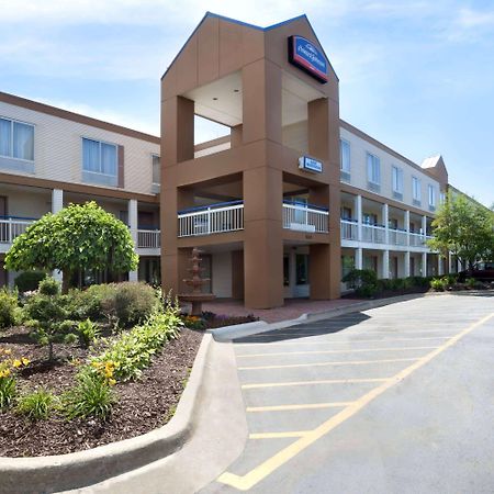 Howard Johnson By Wyndham Romulus Detroit Metro Airport Exterior photo