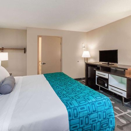 Howard Johnson By Wyndham Romulus Detroit Metro Airport Exterior photo