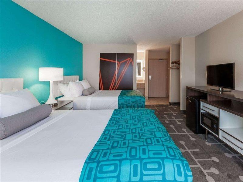 Howard Johnson By Wyndham Romulus Detroit Metro Airport Exterior photo