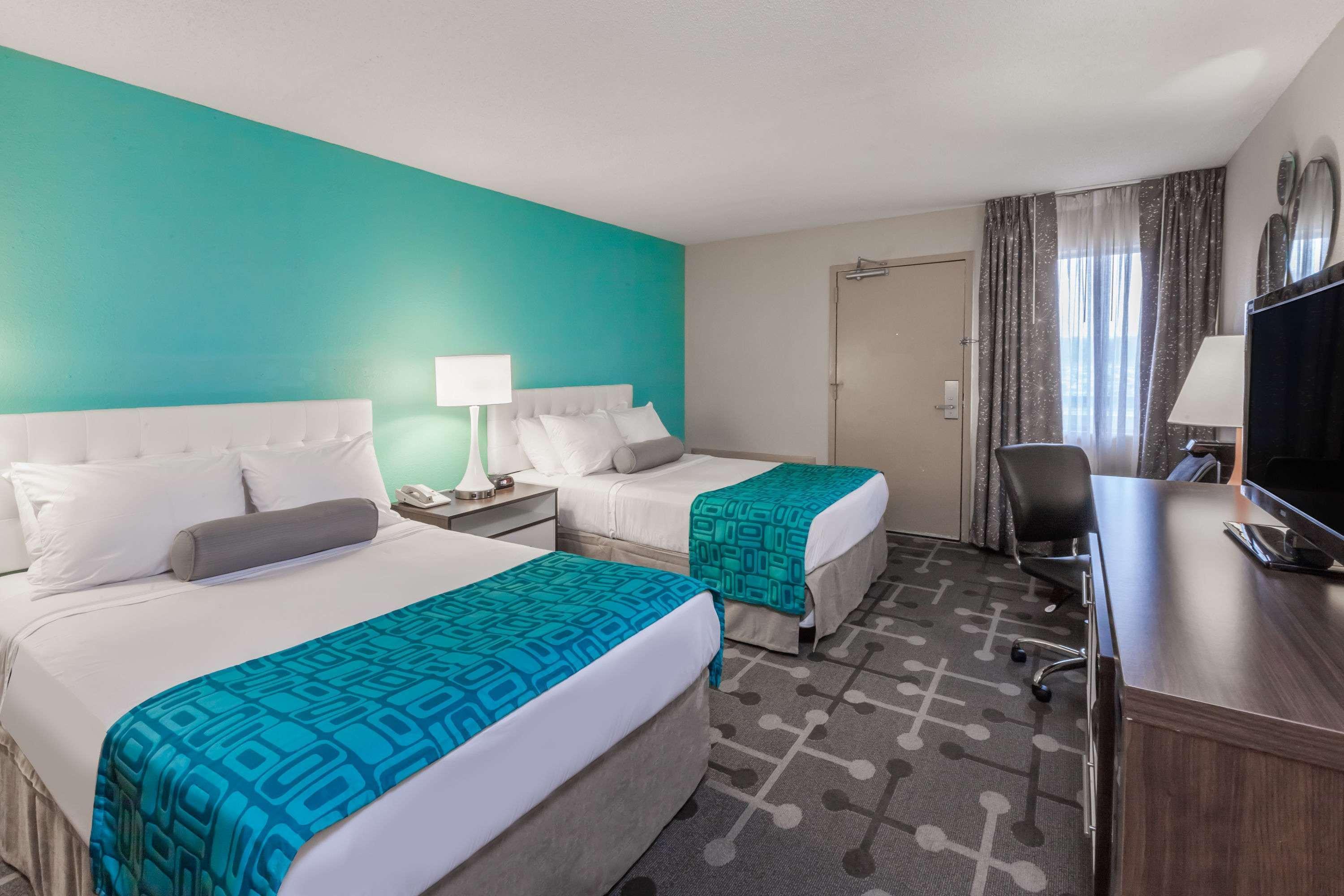 Howard Johnson By Wyndham Romulus Detroit Metro Airport Exterior photo