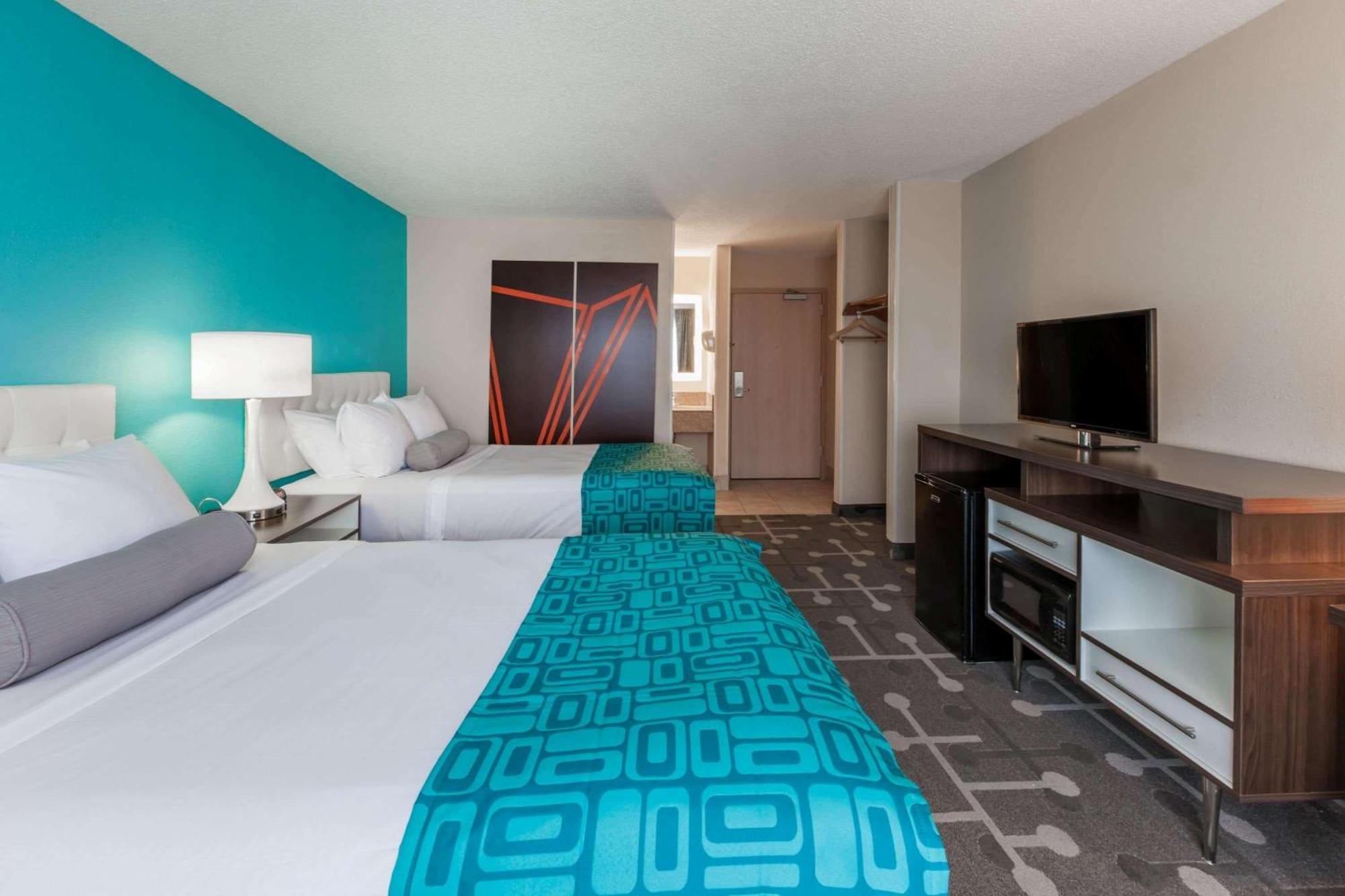 Howard Johnson By Wyndham Romulus Detroit Metro Airport Exterior photo